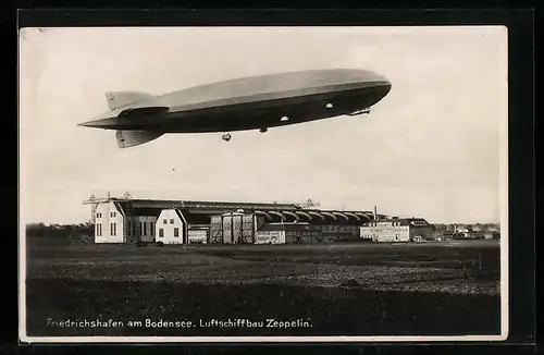 AK Friedrichshafen am Bodensee, Luftschiffbauhalle mit Zeppelin LZ 127