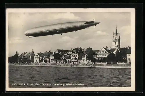 AK Friedrichshafen a.B., Luftschiff LZ 127 Graf Zeppelin überfliegt die Stadt