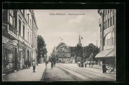 AK Köln-Mülheim, Buchheimerstrasse, Häuser- und Geschäftsfassaden, Kirchturm