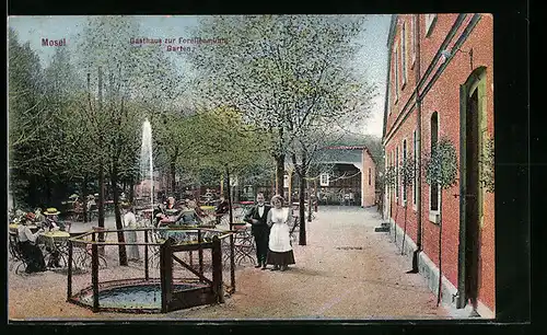 AK Mosel, Gasthaus zur Forellenmühle, Gartenansicht mit Ober und Kellnerin