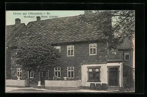 AK Ottenstein i. Br., Gasthaus Herm. Schütte, Strassenansicht mit Frauen in Kitteln und Mädchen