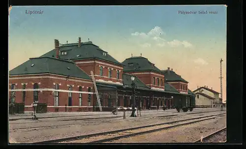 AK Lipótvár, Palyaudvar belsö része, Bahnhof