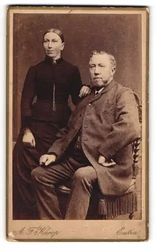 Fotografie A. F. Knoop, Eutin, Elegant gekleidetes Ehepaar