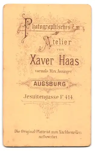 Fotografie Xaver Haas, Augsburg, Jesuitengasse F. 414, Junger Mann mit Schnauzer u. gepunkteter Fliege