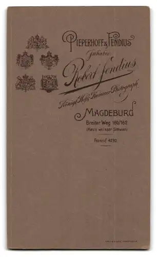 Fotografie Pieperhoff & Fendius, Magdeburg, Breiter Weg 160 /162, Junge Dame mit ondulierten Haaren und Perlenkette