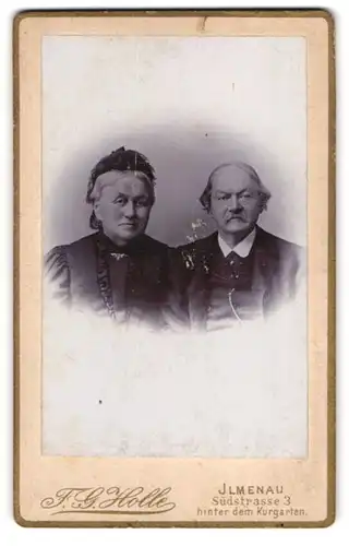 Fotografie F. G. Holle, Ilmenau, Südstrasse 3, Ältere Dame mit Brosche und älterer Herr mit Uhrenkette