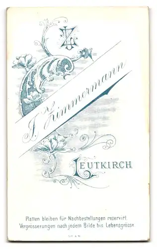 Fotografie J. Zimmermann, Leutkirch, Hübsche dralle Frau im weissen Kleid