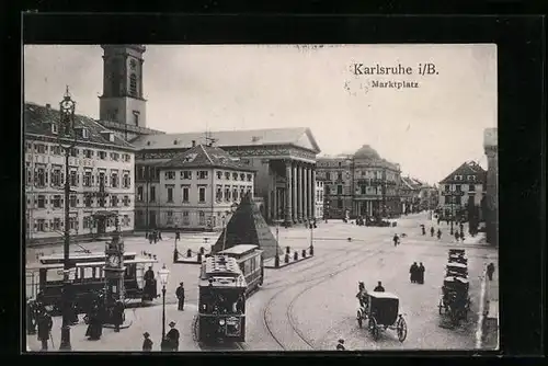 AK Karlsruhe i. B., Marktplatz mit Strassenbahn