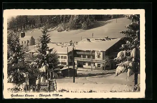 AK Oberjoch, Gasthaus Löwen und Kirche im Winter