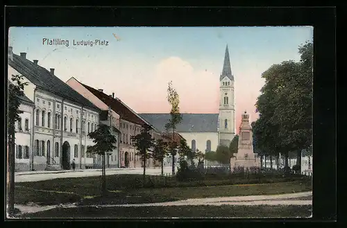 AK Plattling, Ludwig-Platz mit Denkmal und Kirche