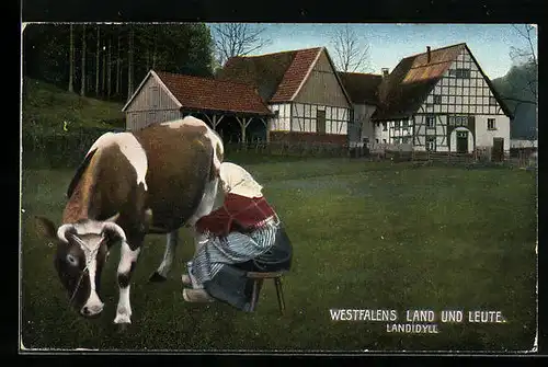AK Tracht, Westfalens Land und Leute, Bäuerin melkt eine Kuh