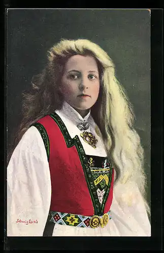AK Junge Frau mit langen Haaren in norwegischer Tracht