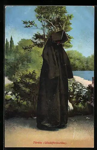 AK Türkin im traditionellen Gewand