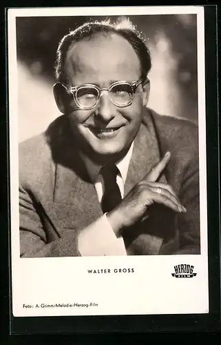 AK Schauspieler Walter Gross mit Brille