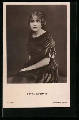 AK Schauspielerin Lotte Neumann im Kostüm einer Filmrolle