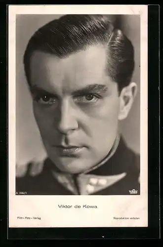 AK Schauspieler Viktor de Kowa mit pomadiertem Haar und ernstem Blick