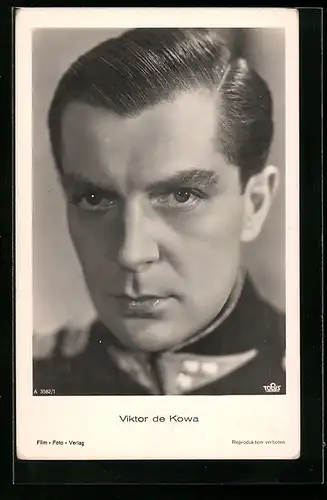 AK Schauspieler Viktor de Kowa mit pomadiertem Haar und ernstem Blick