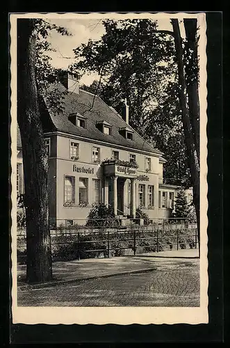 AK Berggiesshübel, Gaststätte u. Kurhotel mit Strassenpartie