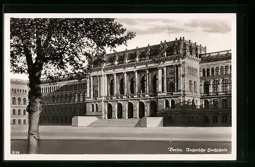 AK Berlin-Charlottenburg, Blick auf die technische Hochschule mit Baum