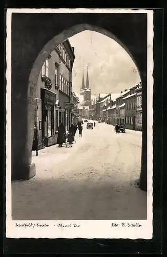 AK Saalfeld / Saale, Blick vom Oberen Tor zum Markt hin, Obere Strasse