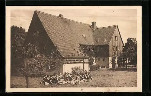 AK Seeligstadt, Mädchen posieren vor dem Schülerinnenheim