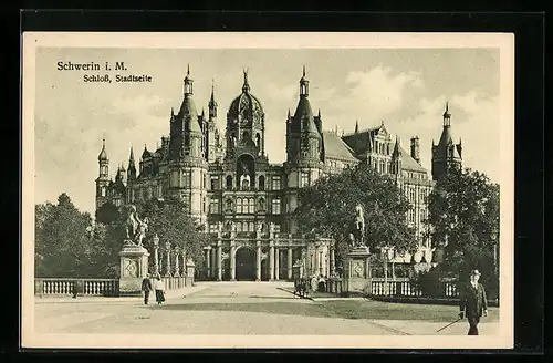 AK Schwerin i. M., Schloss von der Stadtseite