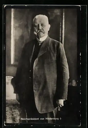 AK Reichspräsident Paul von Hindenburg im Anzug
