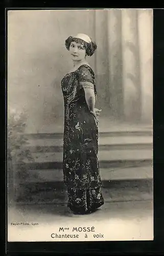 AK Sängerin Mme Mossé im eleganten Kleid