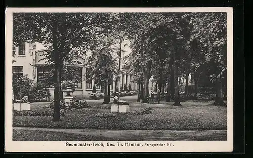 AK Neumünster, Gasthaus Tivoli, Bes. Th. Hamann, Park mit Besucher