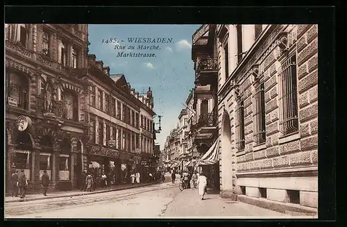 AK Wiesbaden, Marktstrasse mit Passanten