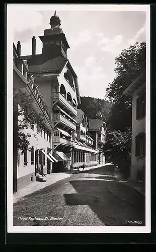 AK St. Blasien, Strassenpartie am Hotel und Kurhaus