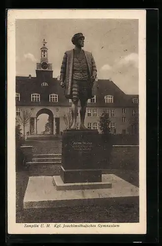 AK Templin /U. M., Kgl. Joachimsthalsches Gymnasium, Frontansicht mit Joachim-Friedrich-Denkmal