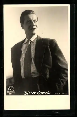 AK Schauspieler Dieter Borsche mit Anzug und Krawatte