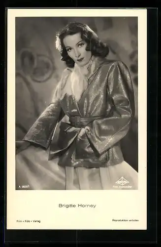 AK Schauspielerin Brigitte Horney, elegant gekleidet