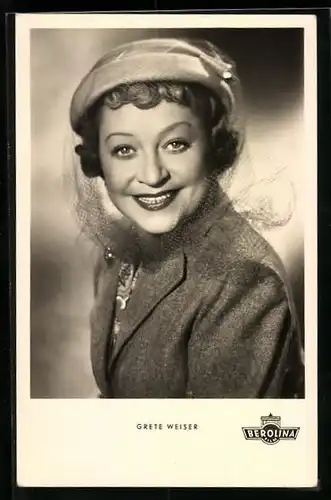 AK Schauspielerin Grete Weiser lächelt mit Schleier