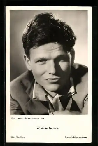 AK Schauspieler Christian Doermer mit Hemd und Anzug