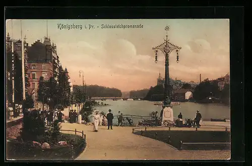 AK Königsberg i. Pr., Passanten auf der Schlossteichpromenade