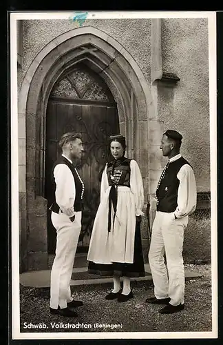 AK Frau und zwei Männer aus Betzingen vor einem Haus stehend