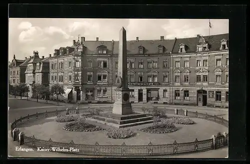 AK Erlangen, Kaiser-Wilhelm-Platz mit Denkmal und Café Weiss