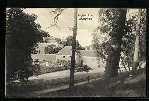 AK Grunewald, Jagdschloss vom Waldrand gesehen