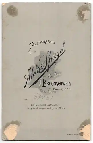 Fotografie Atelier Spiegel, Braunschweig, Damm 9, ernstes bürgerliches Paar in schwarzer Kleidung