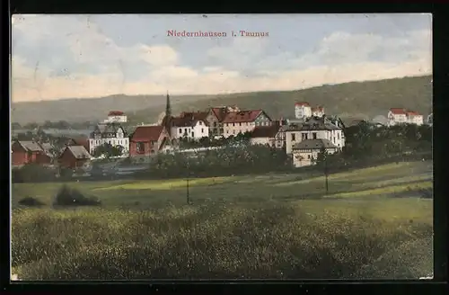 AK Niedernhausen i. Taunus, Ortsansicht aus der Ferne mit Blick auf die Kirche