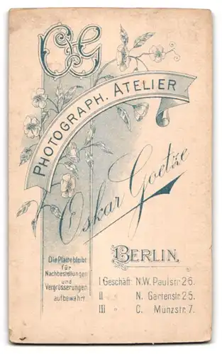 Fotografie Oskar Goetze, Berlin, Paulstr. 26, Eleganter Herr mit Schnauzbart