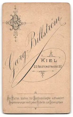 Fotografie Georg Billström, Kiel, Holstenstr. 22, Elegant gekleideter Herr mit Schnauzbart