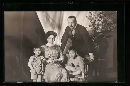 AK Grossherzog Ernst Ludwig von Hessen-Darmstadt mit Familie