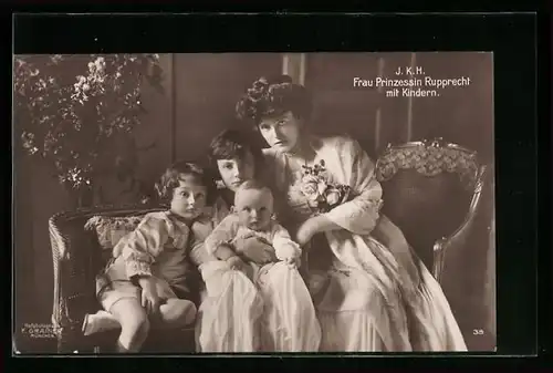 AK J. K. H. Frau Prinzessin Rupprecht mit Kindern