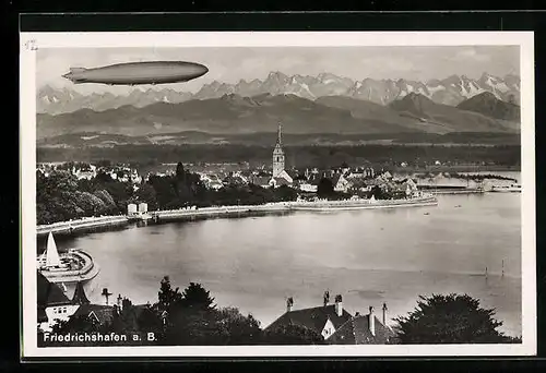 AK Friedrichshafen a.B., Gesamtansicht mit Zeppelinschen Luftschiff