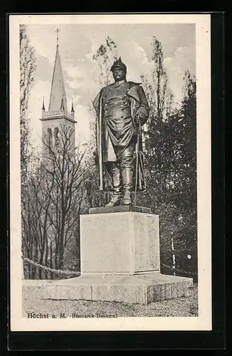 AK Höchst a. M., Bismarck-Denkmal mit Kirche im Hintergrund