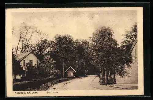 AK Nordholz /Kr. Lehe, Dorfstrasse mit Bäumen