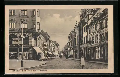 AK Moers, Steinstrasse mit Geschäften und Mädchen